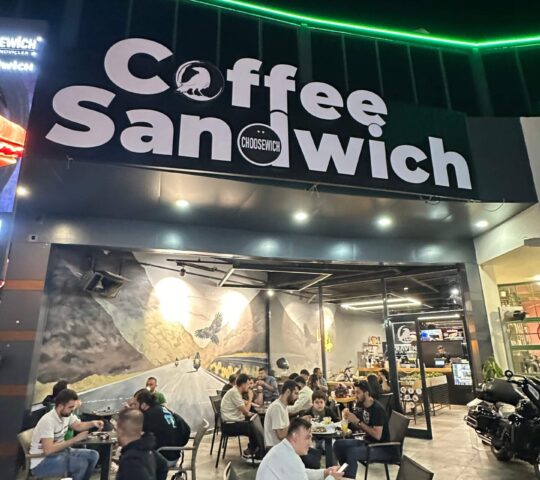 CHOOSEWICH & RAVEN MOTOCAFE (coffee.sandwich)